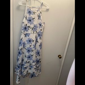 Lulu’s Zahara Blue and White Floral Print Midi Dress size M